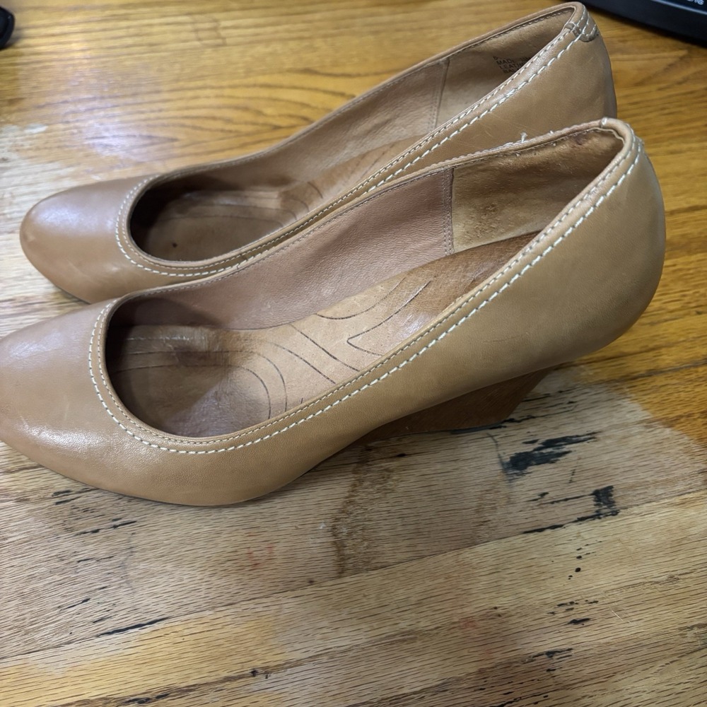 Clark's Women's Indigo Purity‎ Snow Wedge Leather Size 11 M Tan Brown EUC - Picture 2 of 10